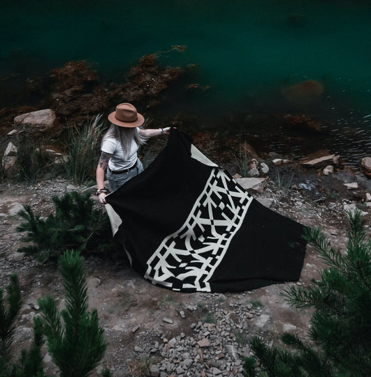 100% Recycled Handmade Destino Blanket In Natural Black